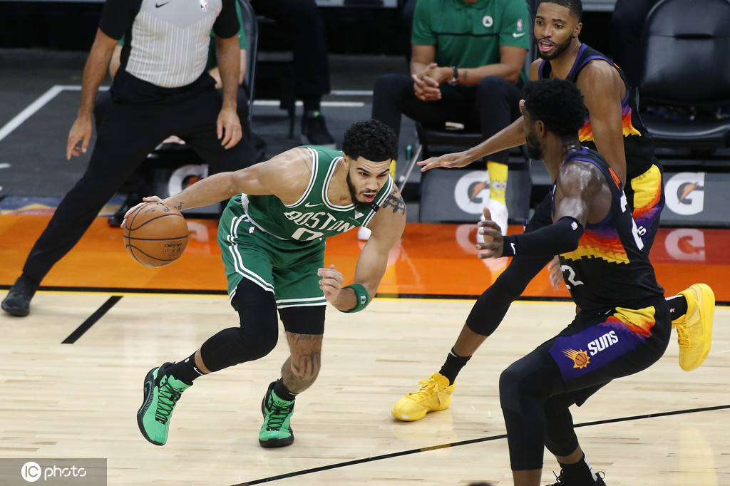 爱游戏体育APP-国际比赛日塞维利亚临场应变阿森纳围绕NBA常规赛防线松动，这一次真的塔图姆在阿森纳比赛中出色防守(塞尔维亚军队进入最高战备状态)